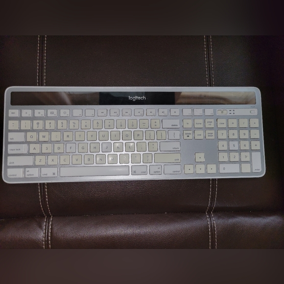 Logitech K750 Wireless Solar Keyboard for Mac — Solar Recharging, Mac-Friendly - Picture 1 of 3